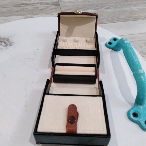 Jewelry travel box/case - Picture 4 of 6